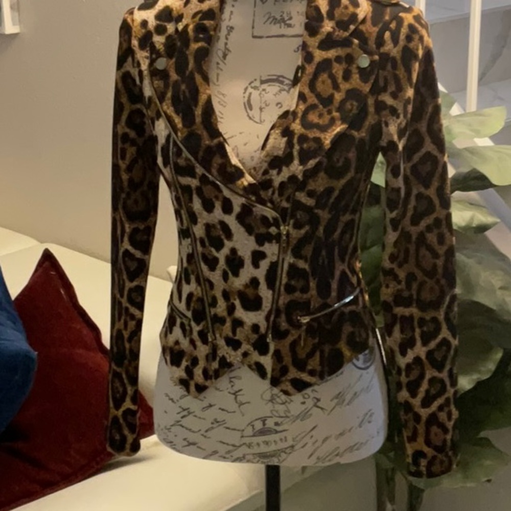 Windsor leopard print zip up jacket - Size M
NWOT